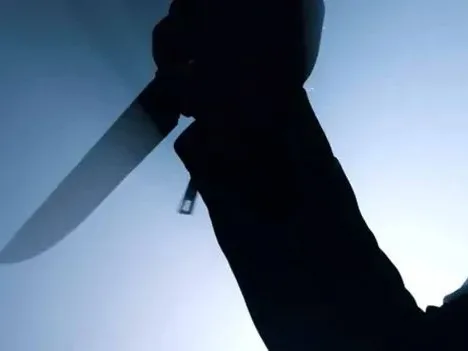 కత్తితో గొంతులో పొడిచి హత్య చేసిన భర్త