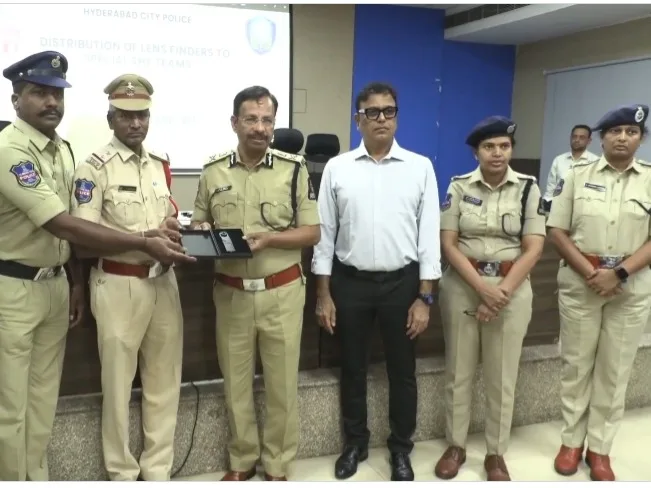 ట్రయల్ రూమ్స్‌లో రహస్య కెమెరాలకు చెక్! రంగంలోకి 'షీ నేత్ర' టీమ్స్!