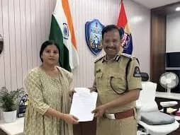 క్రిమినల్సే  బాధితులమని కంప్లైంట్లు ః మంగ్లీ