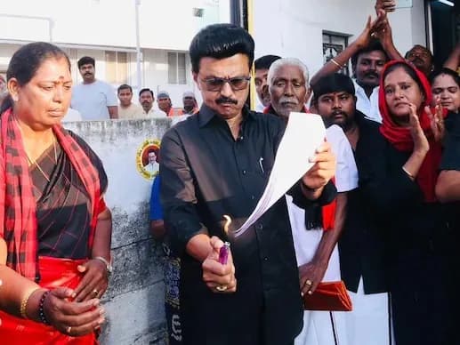 డీలిమిటేషన్ పత్రాలు దగ్ధం చేసిన స్టాలిన్ 
