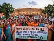 మహిళా రిజర్వేషన్ అమలు చేస్తూ కేంద్రం నోటిఫికేషన్ 