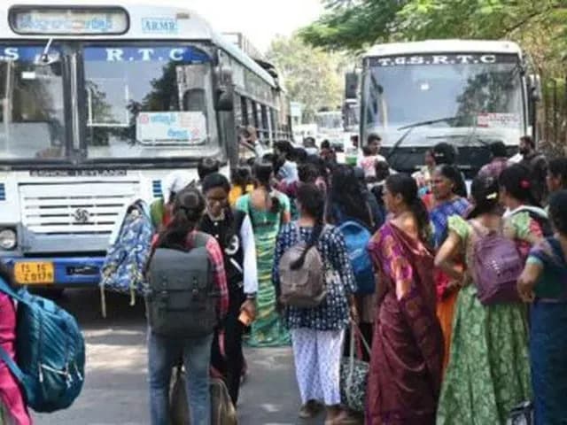 ఆర్టీసీ విలీనానికి కమిటీ.. రోడ్డెక్కిన బస్సులు 
