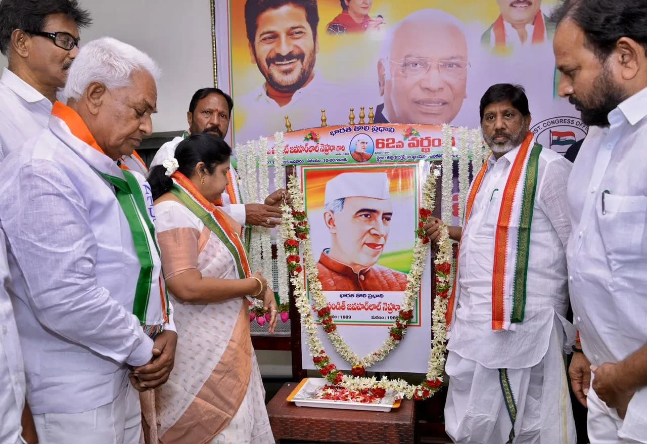  నెహ్రూ దేశానికి చేసిన సేవలు చిరస్మరణీయం: భట్టి