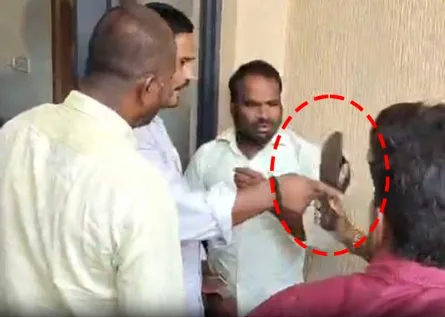  కలెక్టరేట్‌లో గవర్నమెంట్ ఎంప్లాయికి దేహశుద్ది