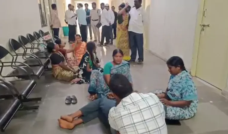 చిన్నారి మృతితో హాస్పిటల్ వద్ద టెన్షన్ టెన్షన్