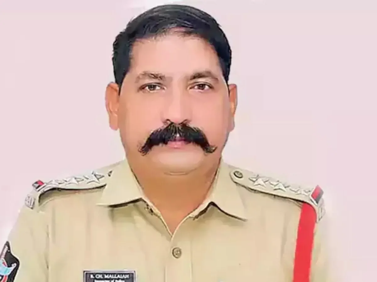 అత్యాచారం కేసు.. ఎట్టకేలకు లొంగిపోయిన సీఐ