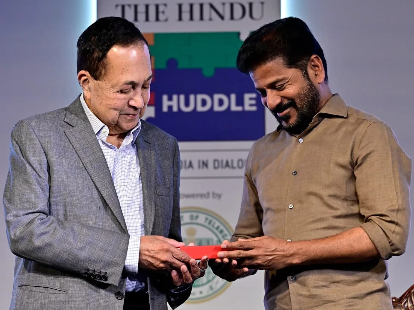 ఏపీతో కాదు.. ప్రపంచంతోనే మా పోటీ- రేవంత్