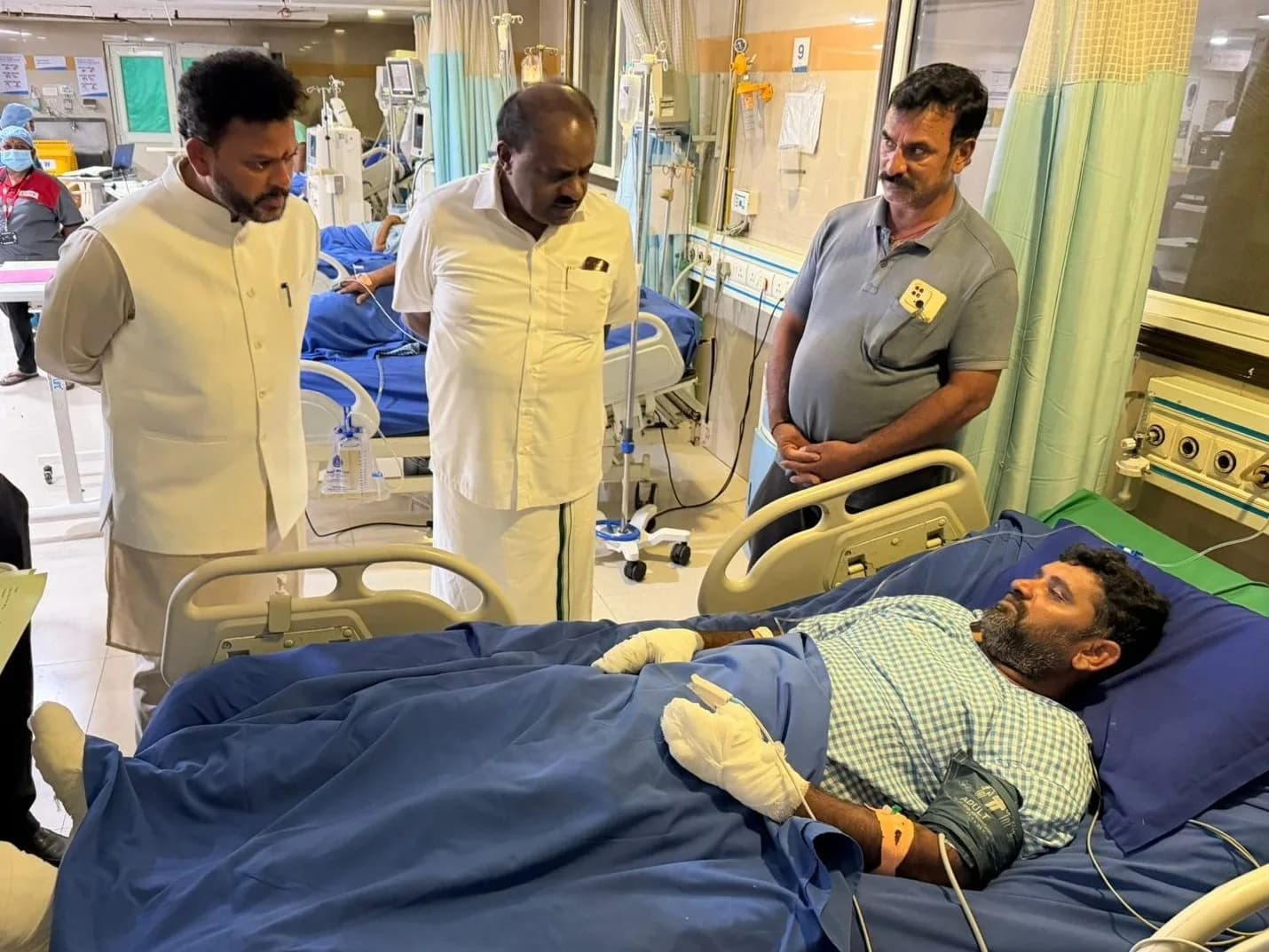 మృతుల కుటుంబాలకు రూ. 25 లక్షల పరిహారం
