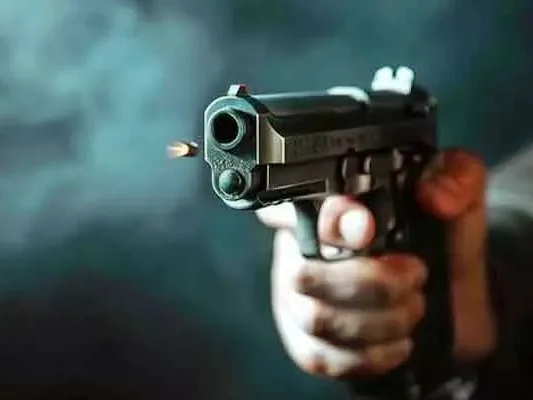 మల్కాజిగిరిలో కాల్పుల కలకలం