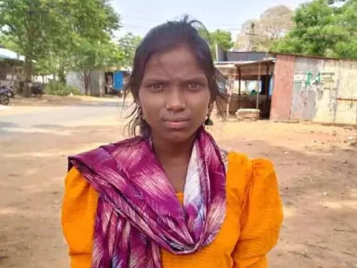రీయంబర్స్‌మెంట్ రాలేదని సర్టిఫికెట్లు ఇవ్వని కళాశాల