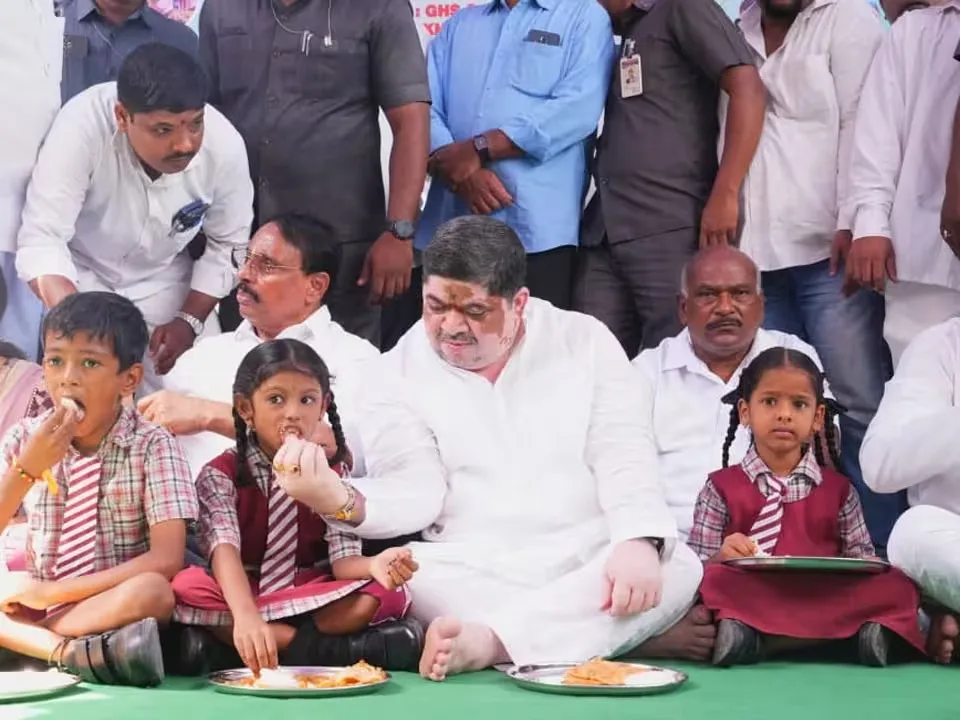 అన్నీ ప్రభుత్వ పాఠశాలల్లో బ్రేక్‌ఫాస్ట్