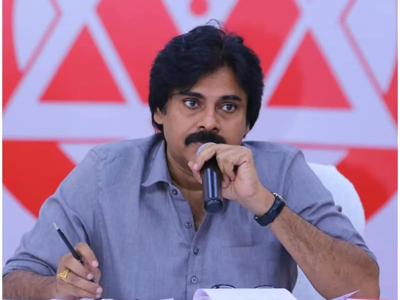 వీరాభిమాని కోసం వరంగల్‌కు రానున్న పవన్ కల్యాణ్
