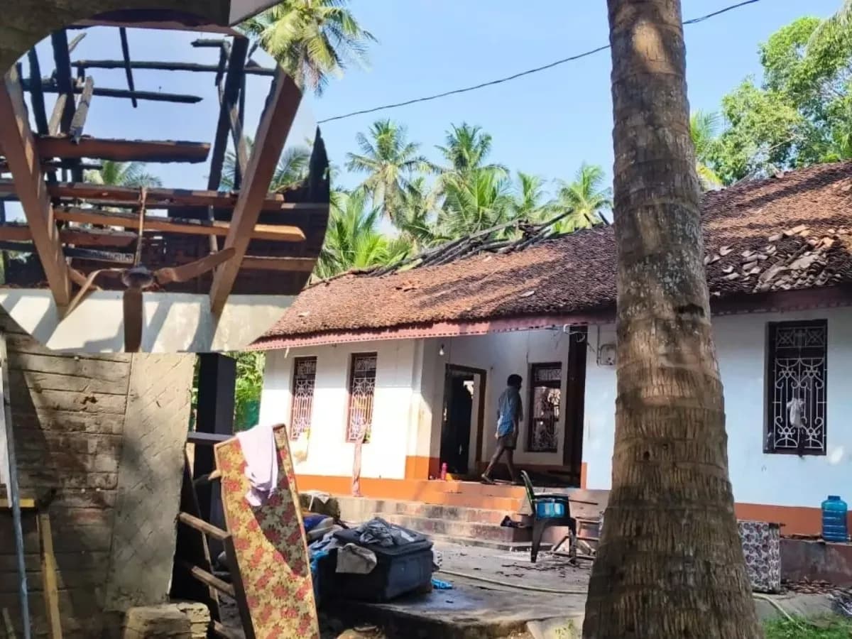 పేలిన కూలర్.. పెంకుటింట్లో మంటలు