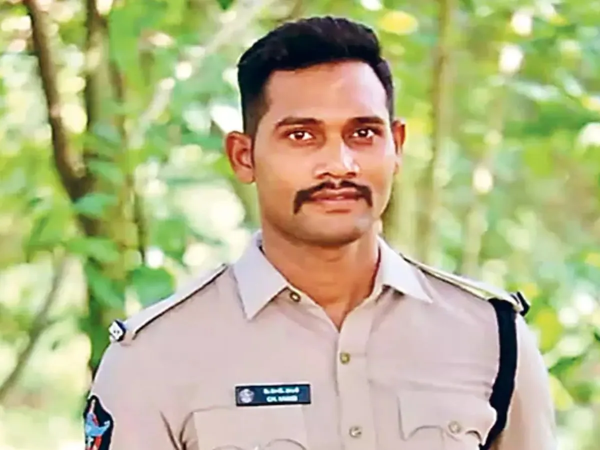 తండ్రికి ఫోన్‌ చేసి.. గోదావరిలో దూకిన కానిస్టేబుల్