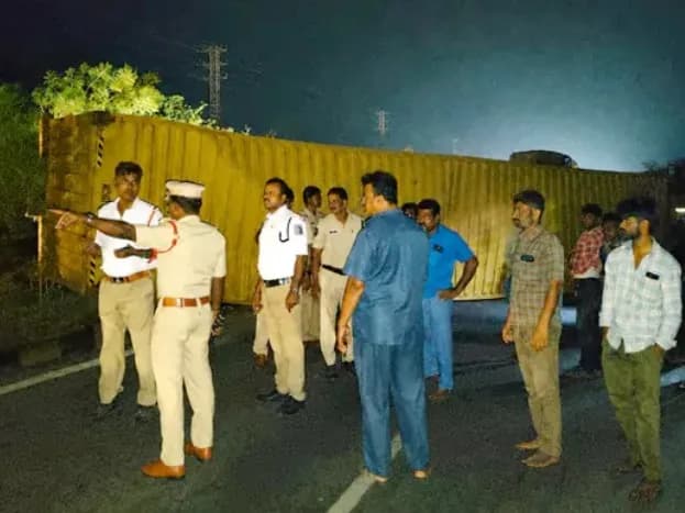 నేషనల్ హైవేపై భారీగా ట్రాఫిక్ జామ్
