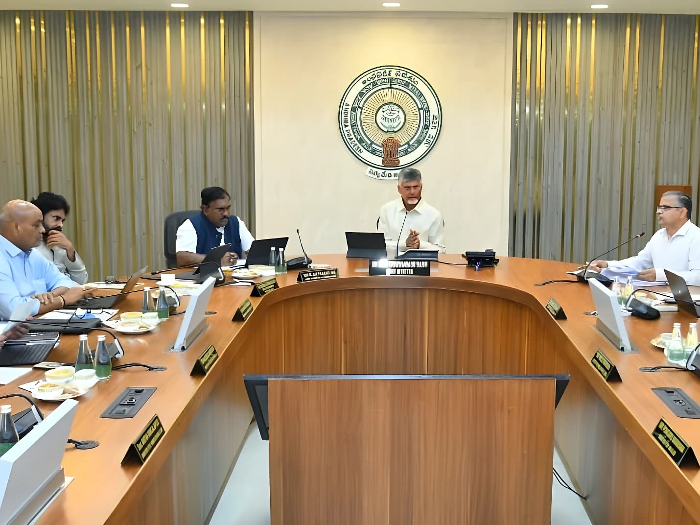 కీలక ప్రాజెక్టులకు  AP కేబినెట్‌ ఆమోదం