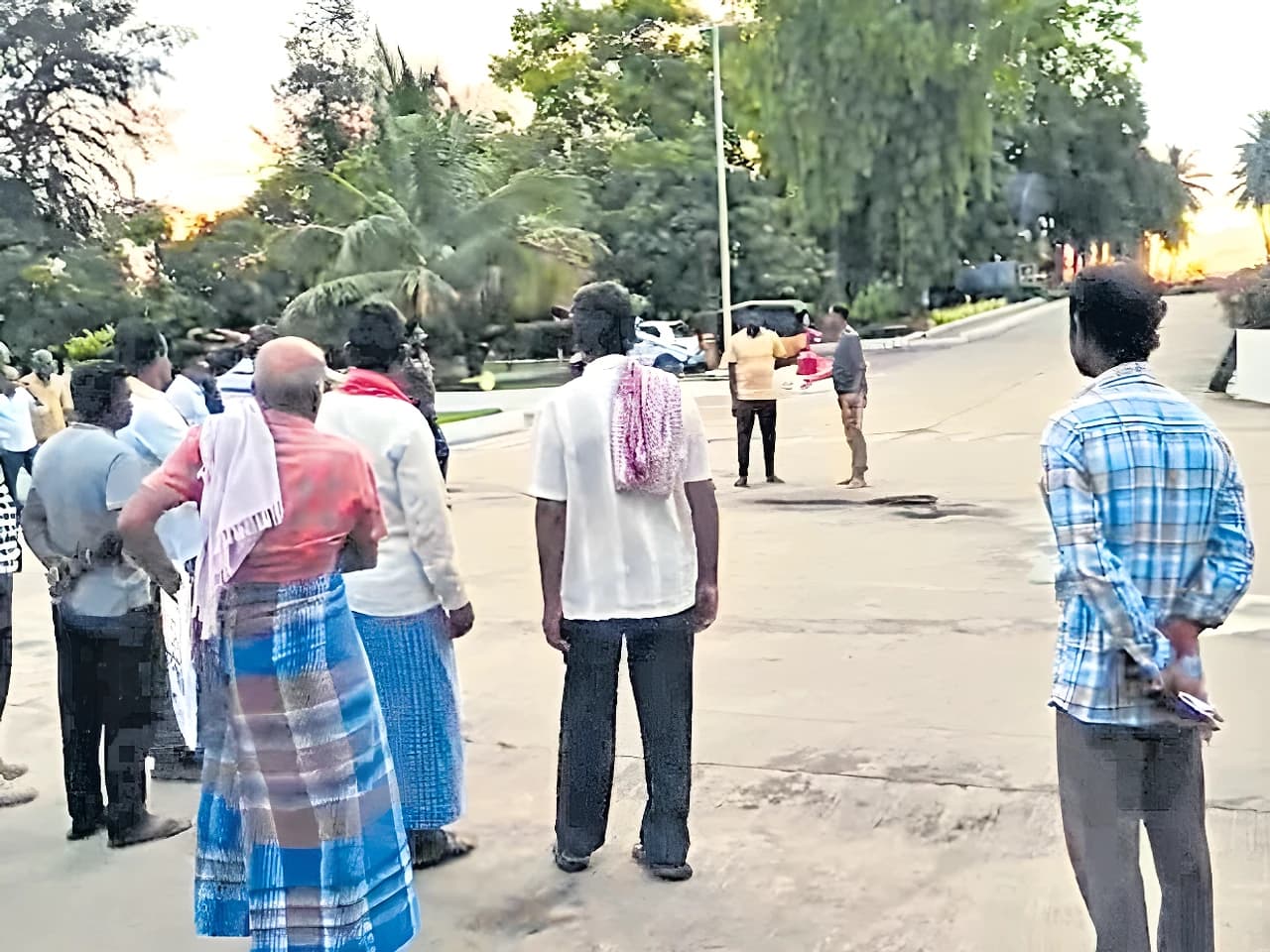 యువరైతు ఆత్మహత్యాయత్నం