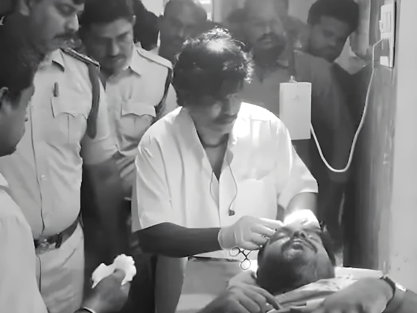 YCP నేతపై హత్యాయత్నం.. తాడిపత్రిలో ఉద్రిక్తత