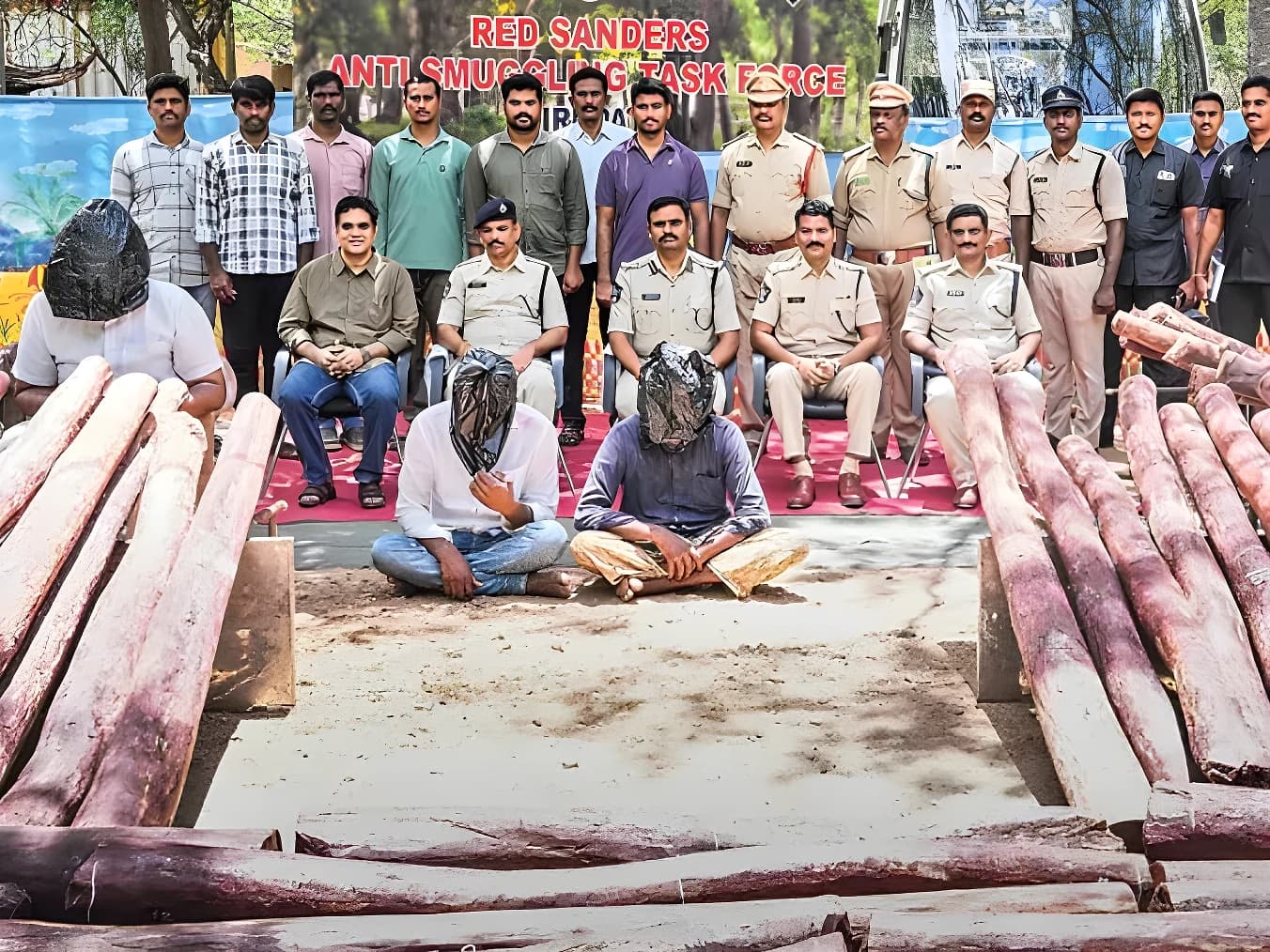 రూ.2 కోట్ల ఎర్రచందనం డంప్ గుట్టురట్టు