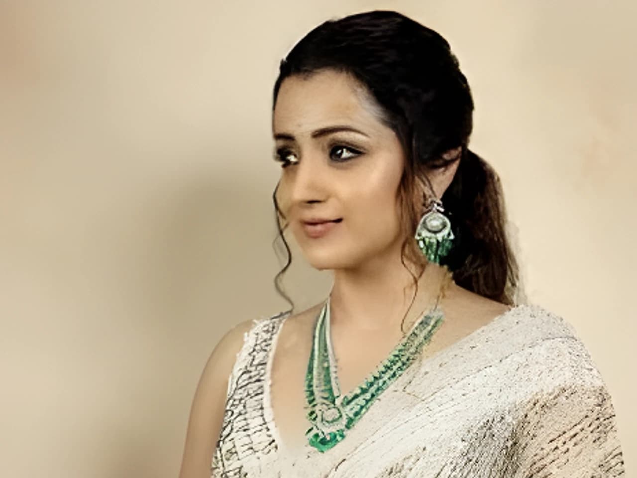 త్రిష రూ.3 కోట్ల నెక్లెస్.. వైరల్ అవుతున్న లుక్!