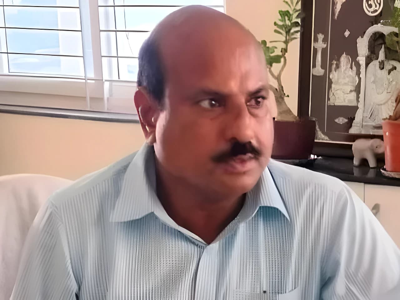 వైరల్‌గా మారిన అధికారి మామూళ్ల చిట్టా