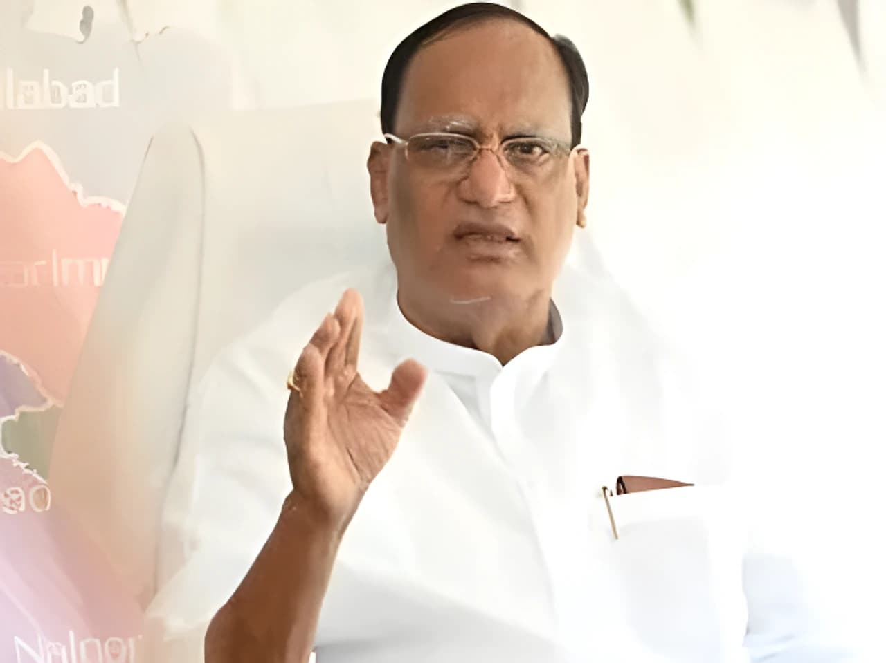 గుత్తా ఫొటో మిస్సింగ్.. నల్గొండలో ప్రోటోకాల్ రచ్చ