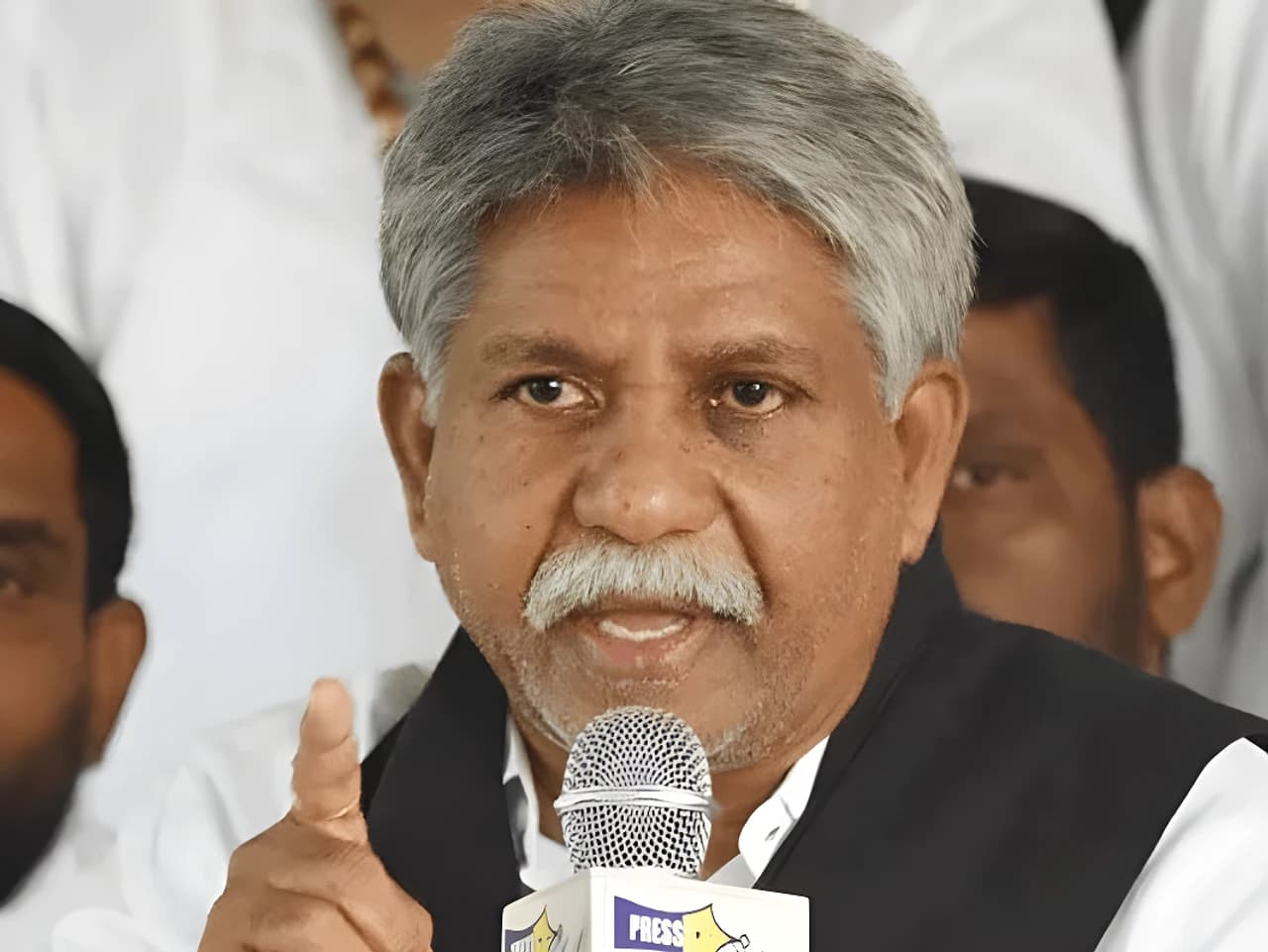 ఆయన ప్రాణాలు రక్షించే బాధ్యత ప్రభుత్వానిదే: మంద కృష్ణ