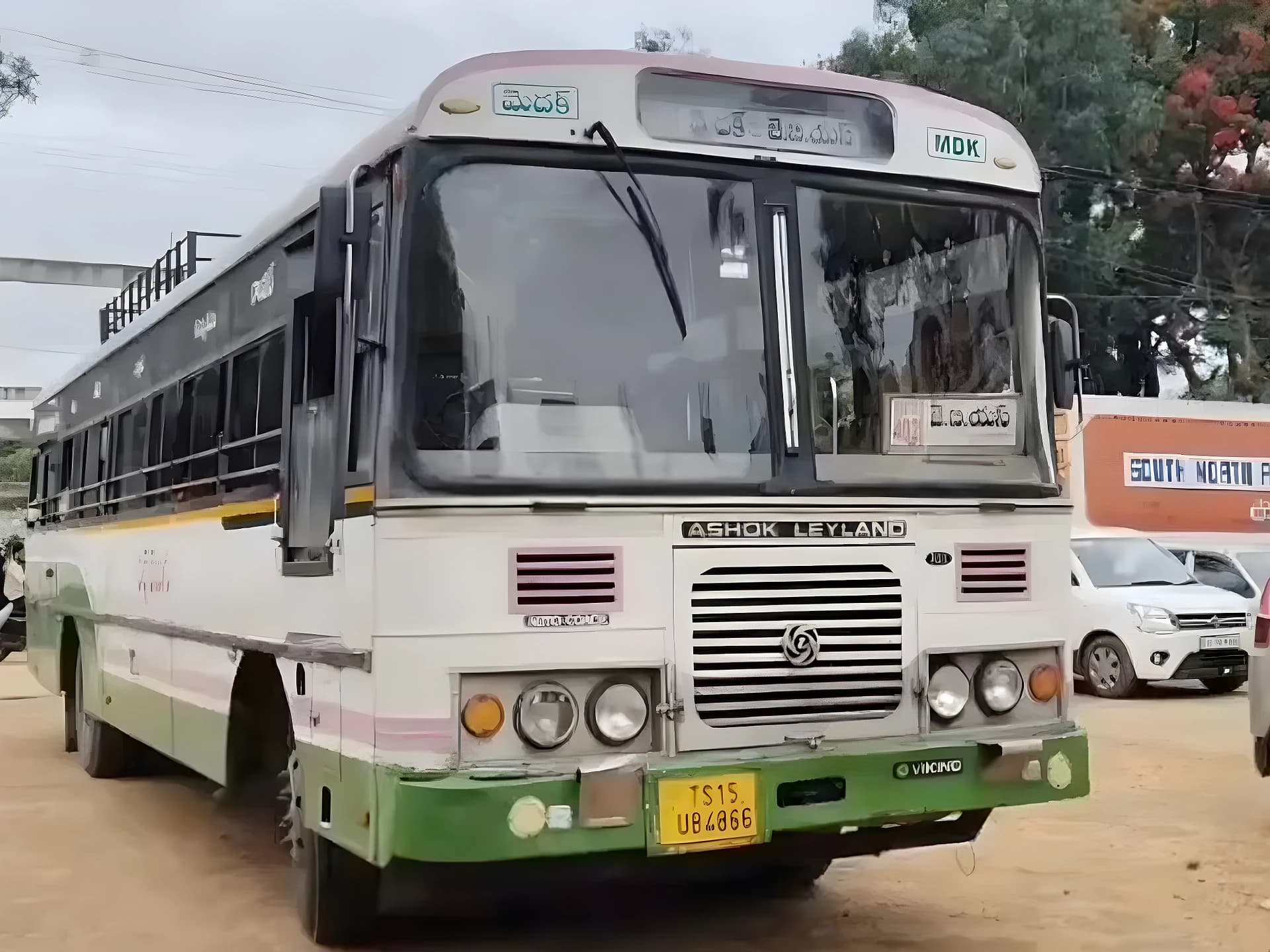 సీటు కోసం RTC బస్సులో రచ్చ .. చివరికి PSకు!