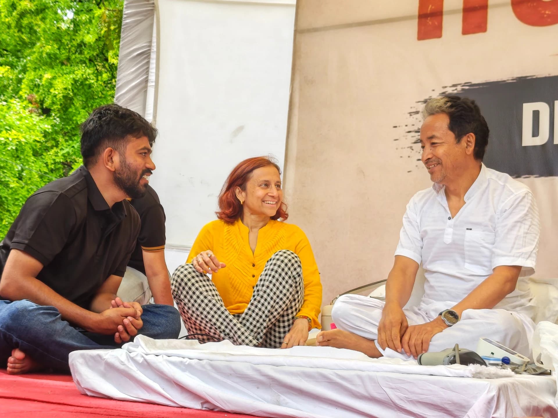 జంతర్ మంతర్ వద్ద సోనమ్ వాంగ్చుక్ భార్య!