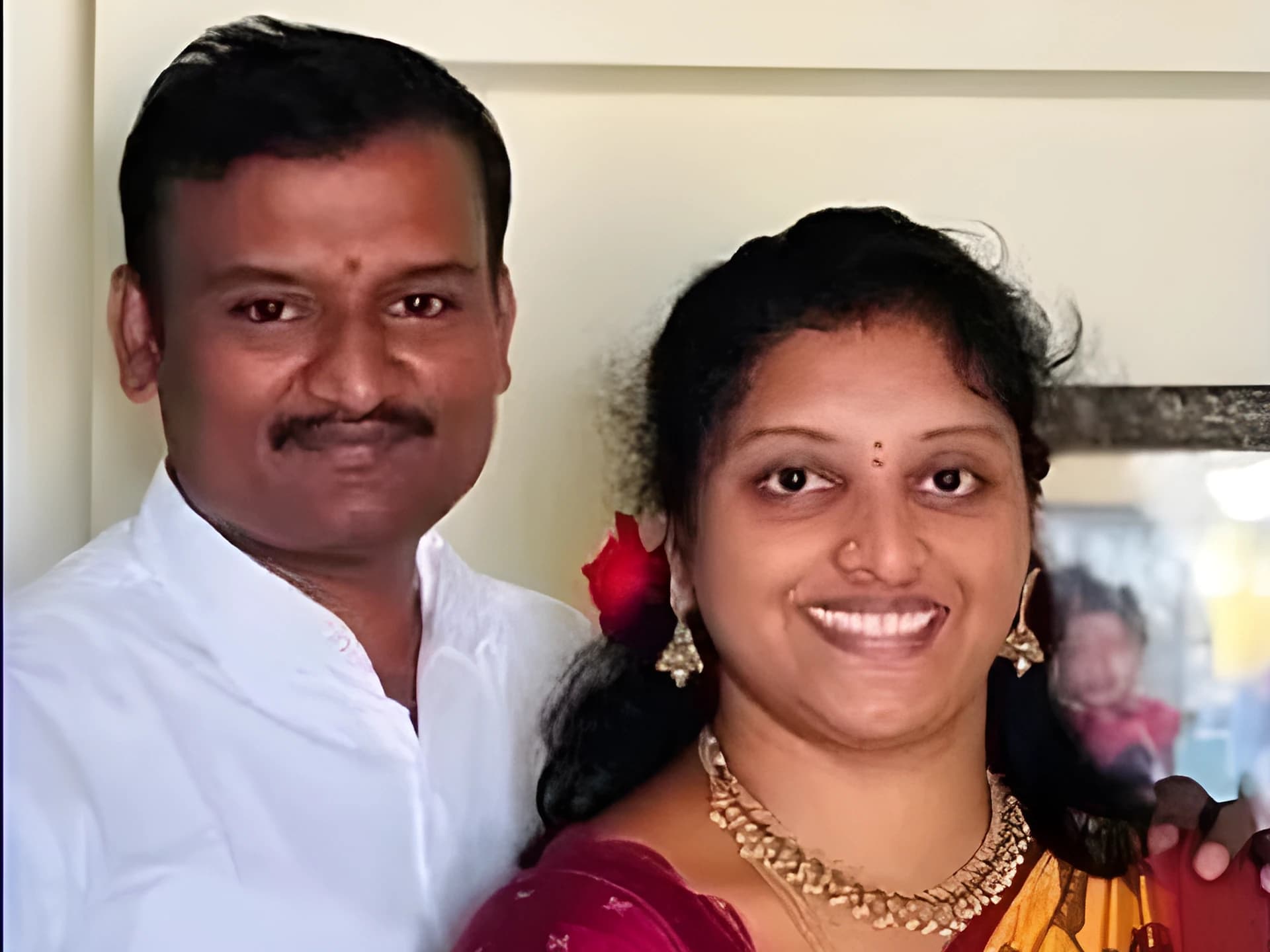 పిల్లలకు వీడియో కాల్ చేసి దంపతుల ఆత్మహత్య!