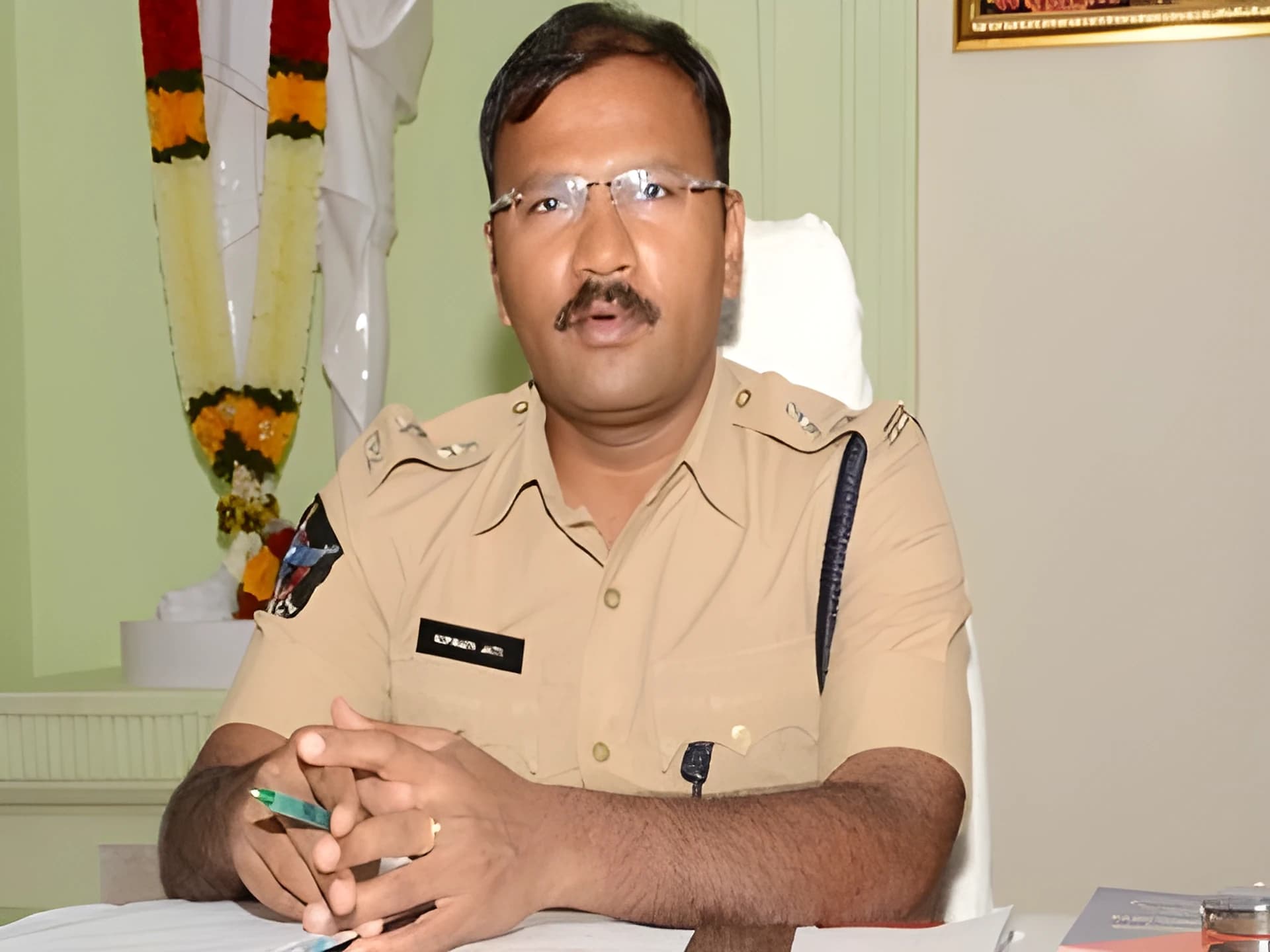 విశాఖ తీరంలో టెన్షన... 48గంటలు గడిచినా ఆచూకీ లేదు
