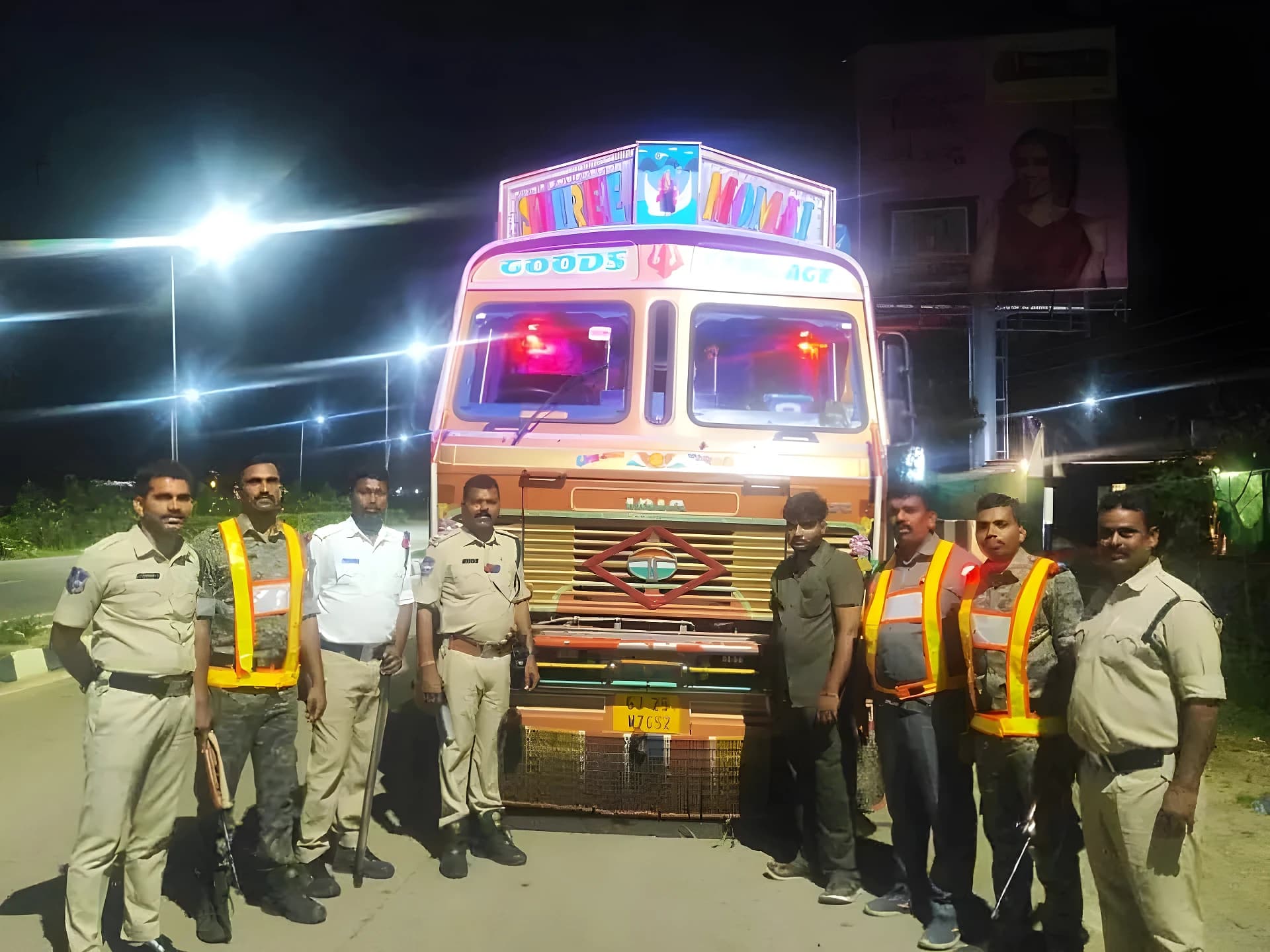 టోల్‌ప్లాజా వద్ద టాస్క్‌ఫోర్స్ దాడి