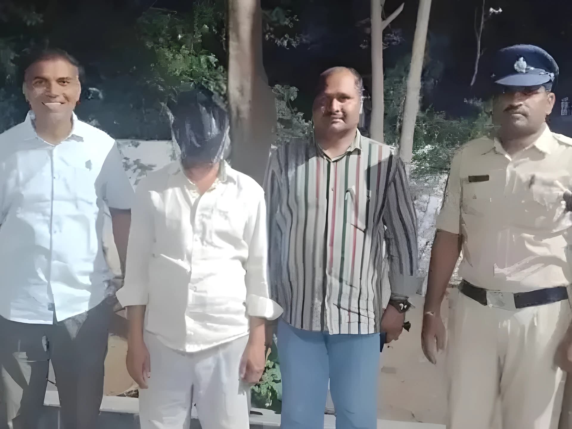 ఆటో డ్రైవర్ దారుణం.. మహిళపై అత్యాచారం