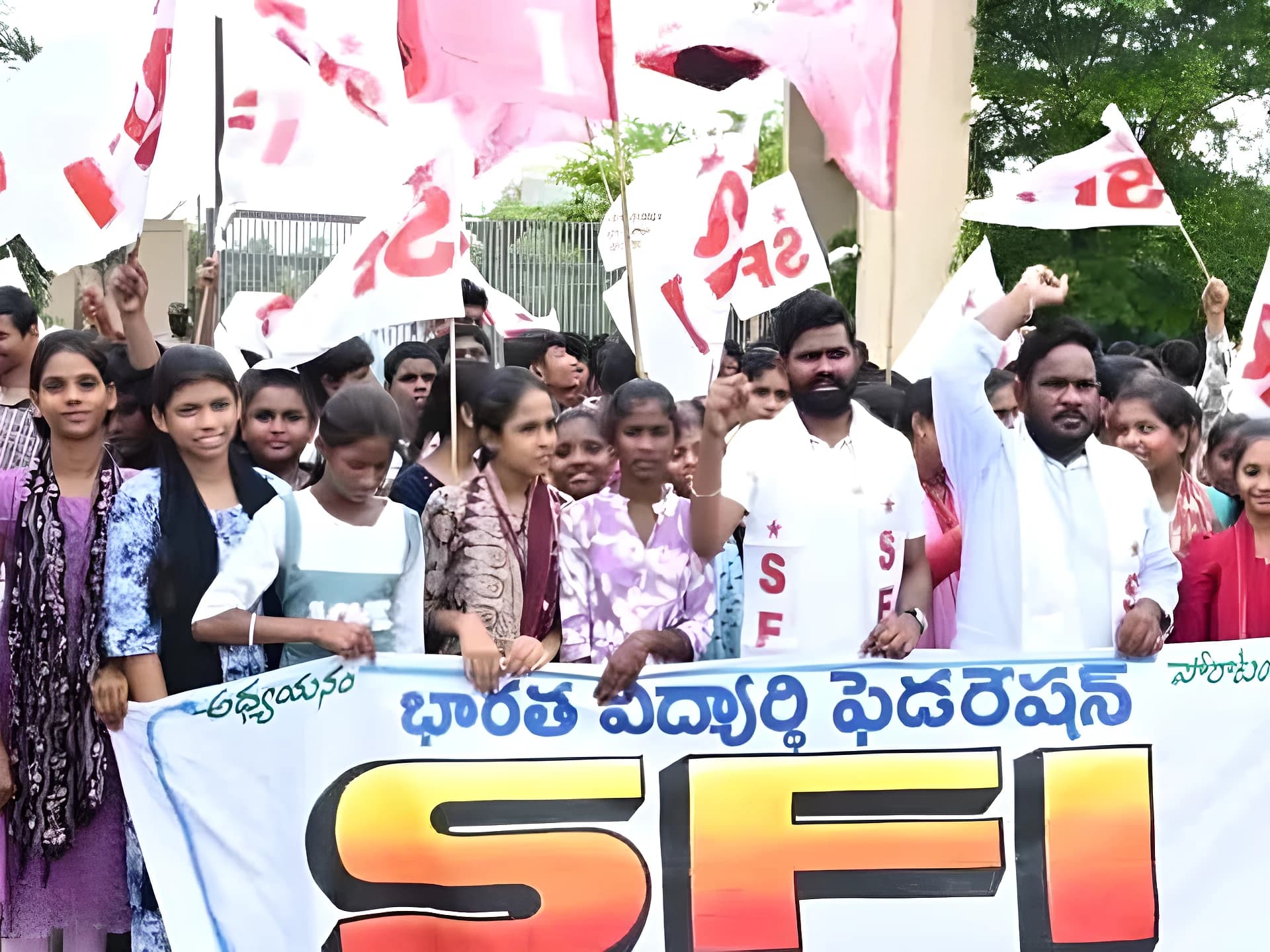 విద్యార్థి సంఘాల ఆందోళన