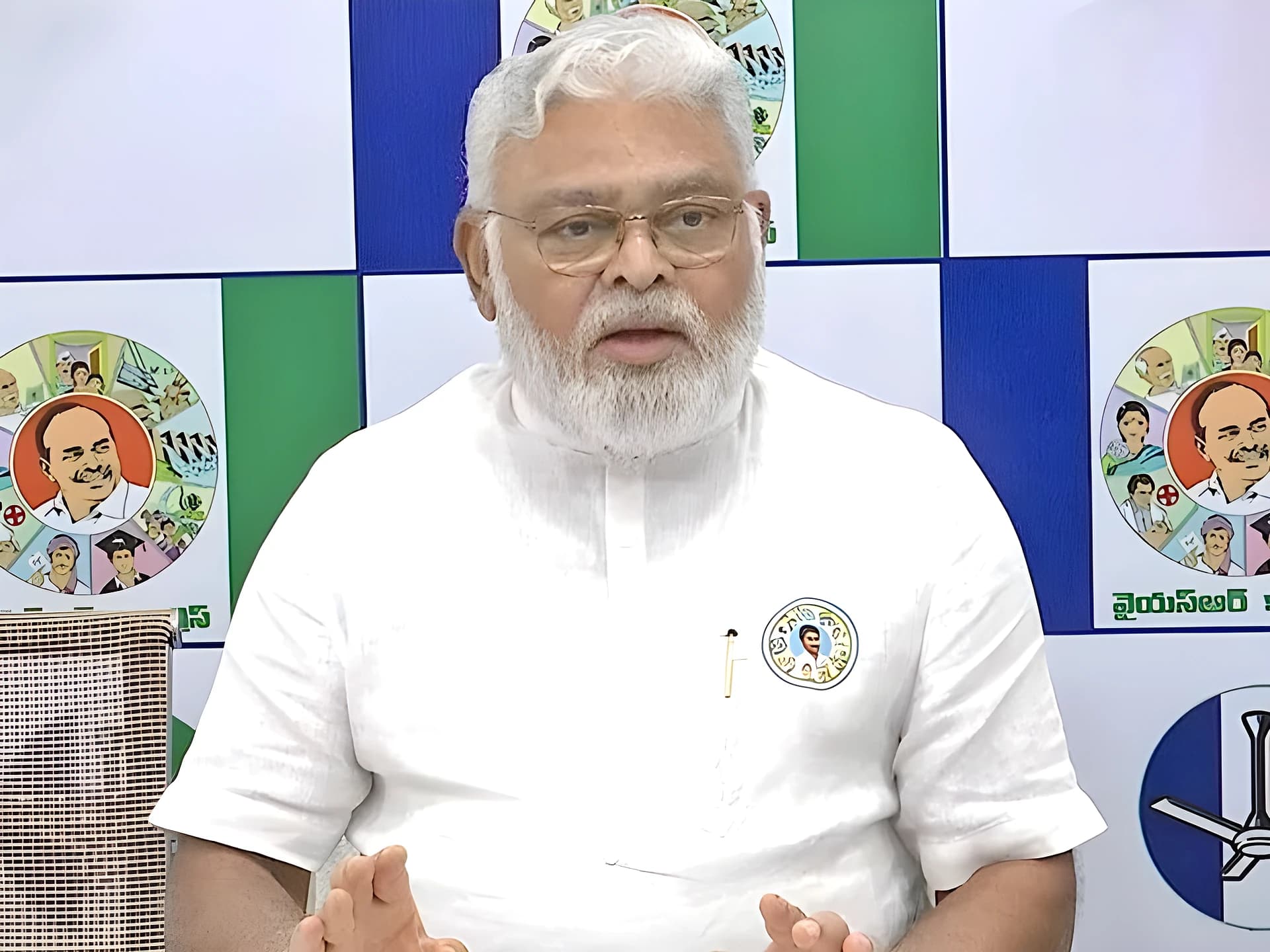 మాజీ మంత్రిపై కేసు నమోదు