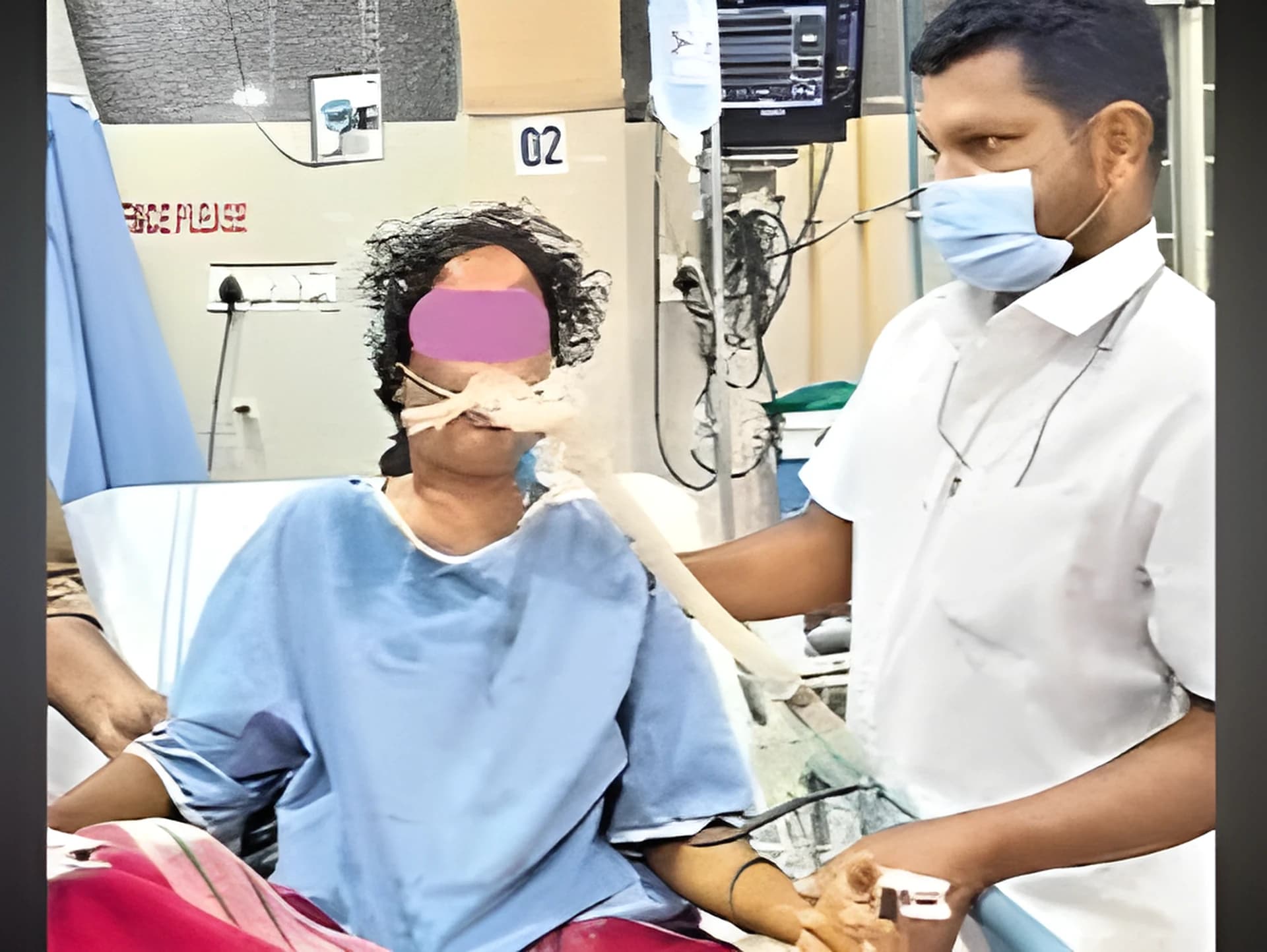 ట్రీట్‌మెంట్ అంటూ..మెడ కొరికిన డాక్టర్