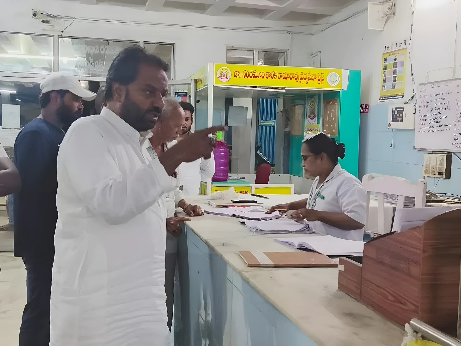 ఆస్పత్రిలో MLA సర్‌ప్రైజ్ విజిట్