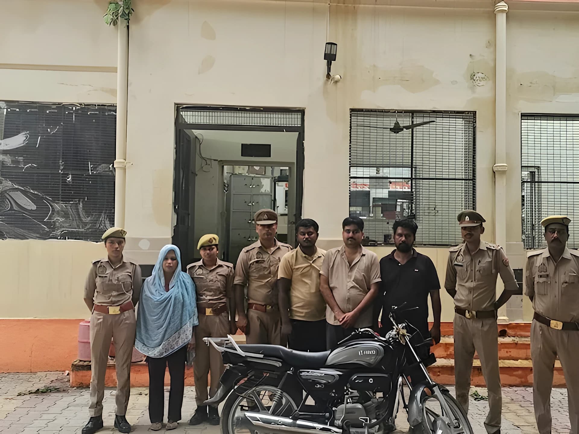 మత్తు మందిచ్చి, పాముతో కరిపించి భర్తను చంపిన మహిళ !