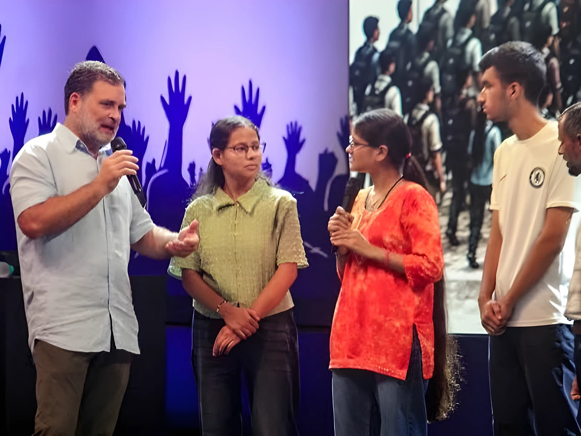 పదేళ్లుగా 152 ఎగ్జామ్ పేపర్స్ లీక్- రాహుల్ గాంధీ