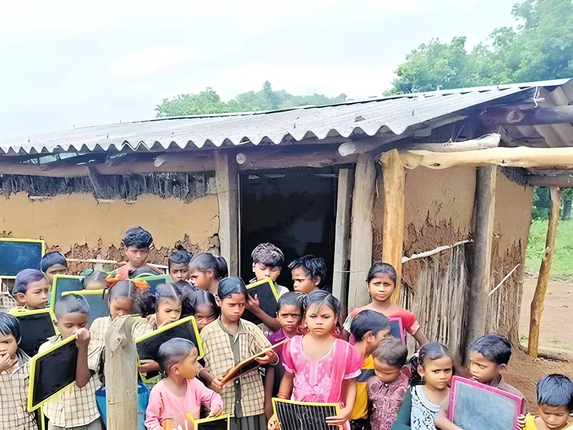 రేకుల షెడ్‌లోనే అక్షర యజ్ఞం