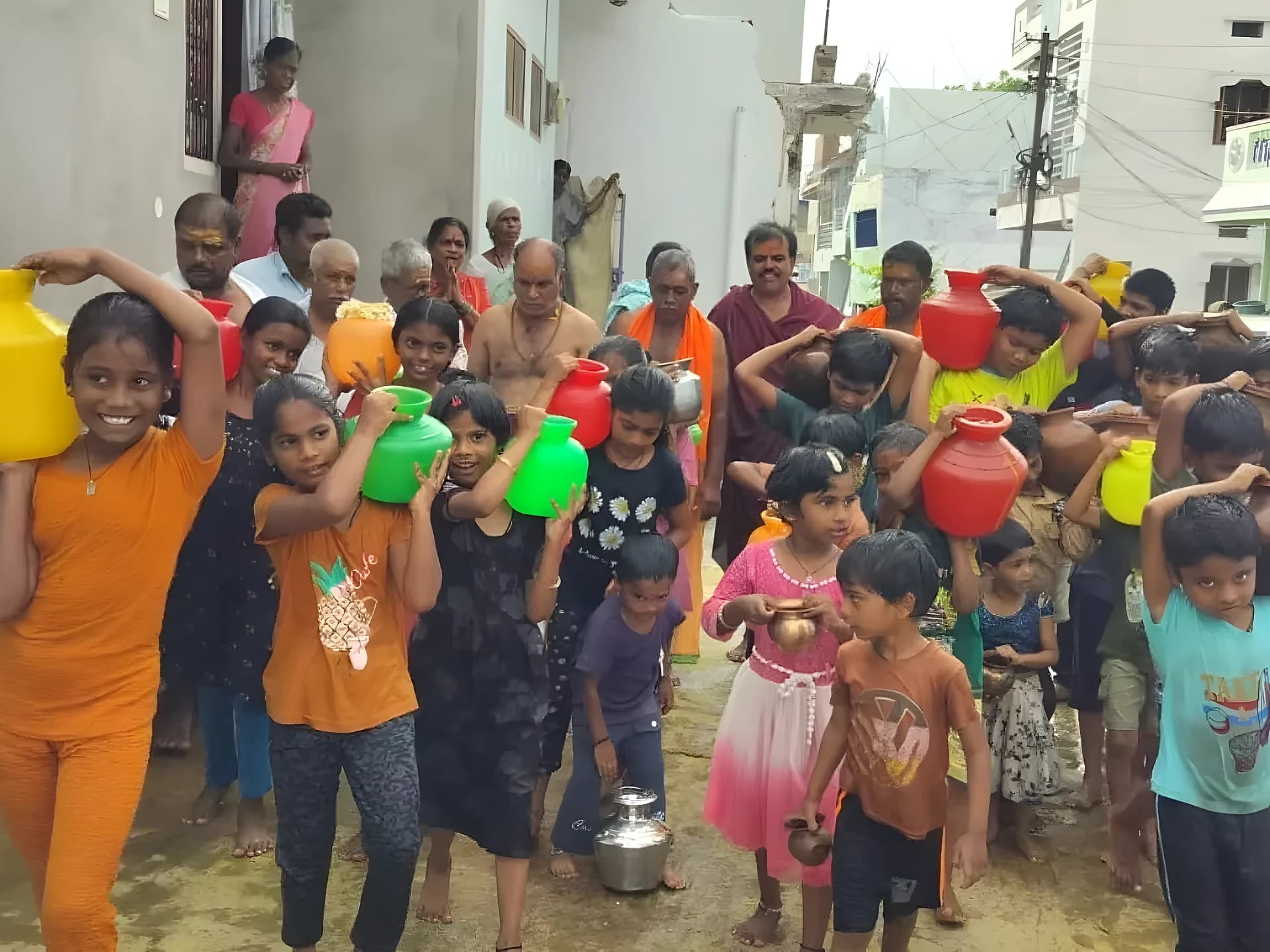 చిన్నారుల ప్రార్థనలను దేవుడు ఆలకిస్తాడని పూజలు