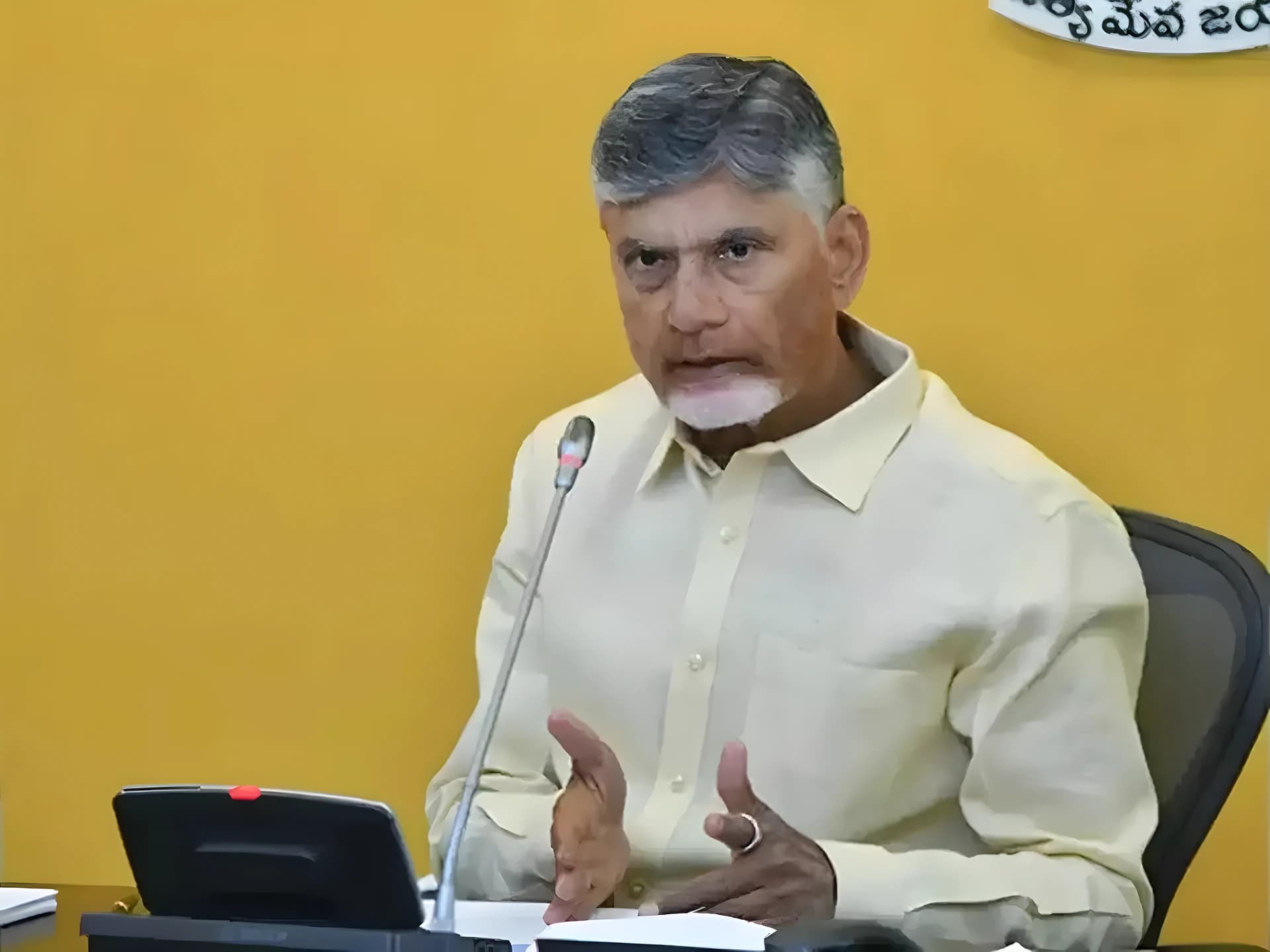 ఆక్వా రంగాన్ని కాపాడాలి