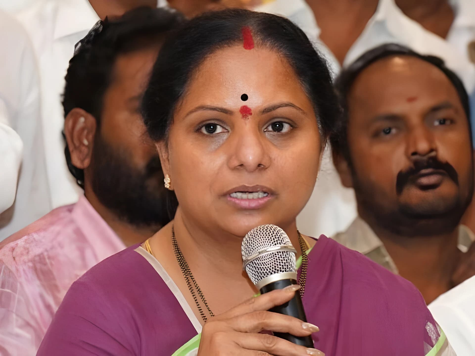 గిగ్ వర్కర్ల సమస్యలను తక్షణమే పరిష్కరించాలి: కవిత