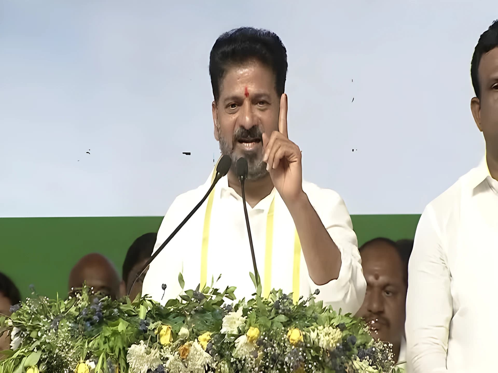 నన్ను దెబ్బతీయాలని కుట్రలు చేస్తున్నారు: CM