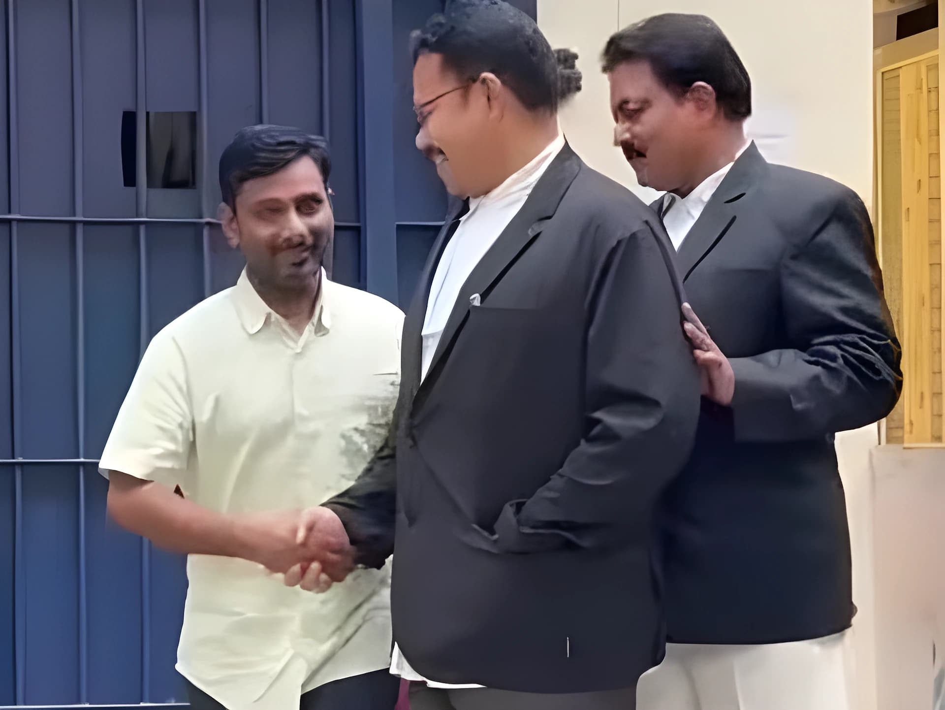 బెయిల్ పై విడుదలైన జర్నలిస్ట్ కేవిఆర్