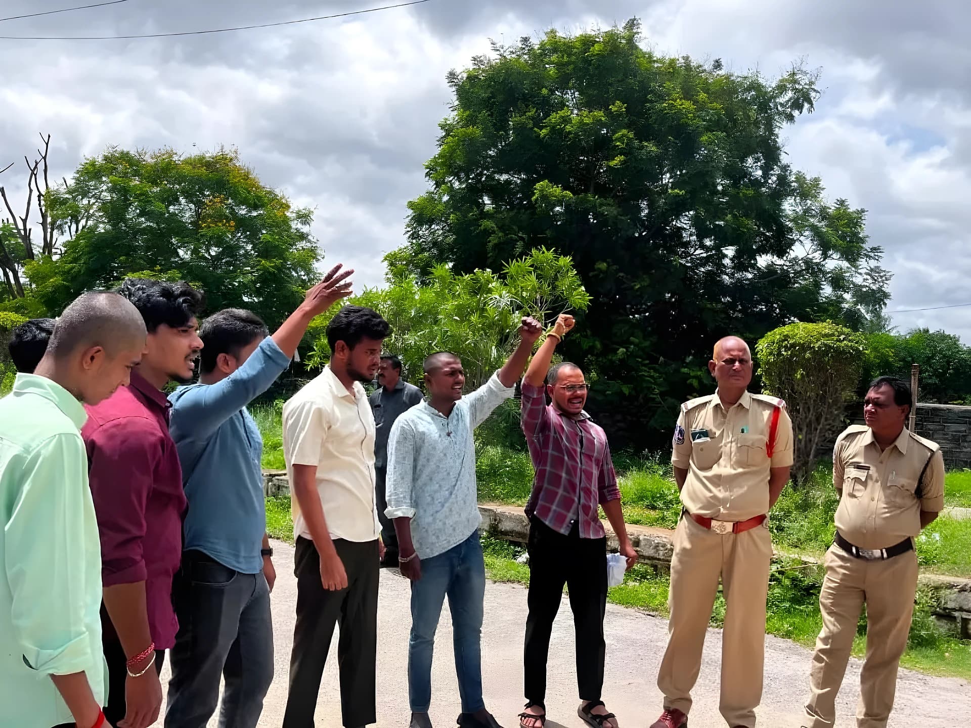 రీయింబర్స్‌మెంట్ బకాయిలు విడుదల చేయాలని TUలో నిరసన