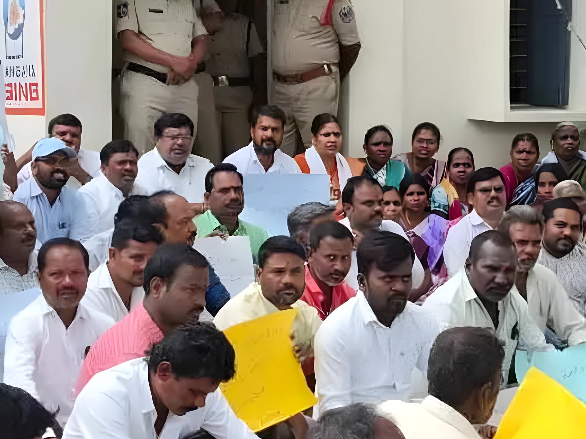 తహసీల్దార్ కార్యాలయం ముట్టడి
