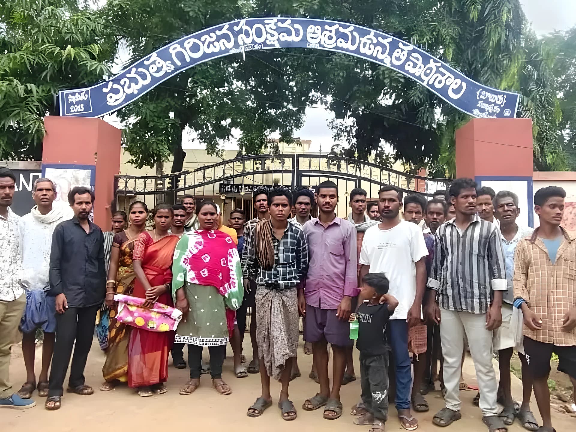 స్మశానం పక్కన చదువు వద్దని పేరెంట్స్ ఆగ్రహం