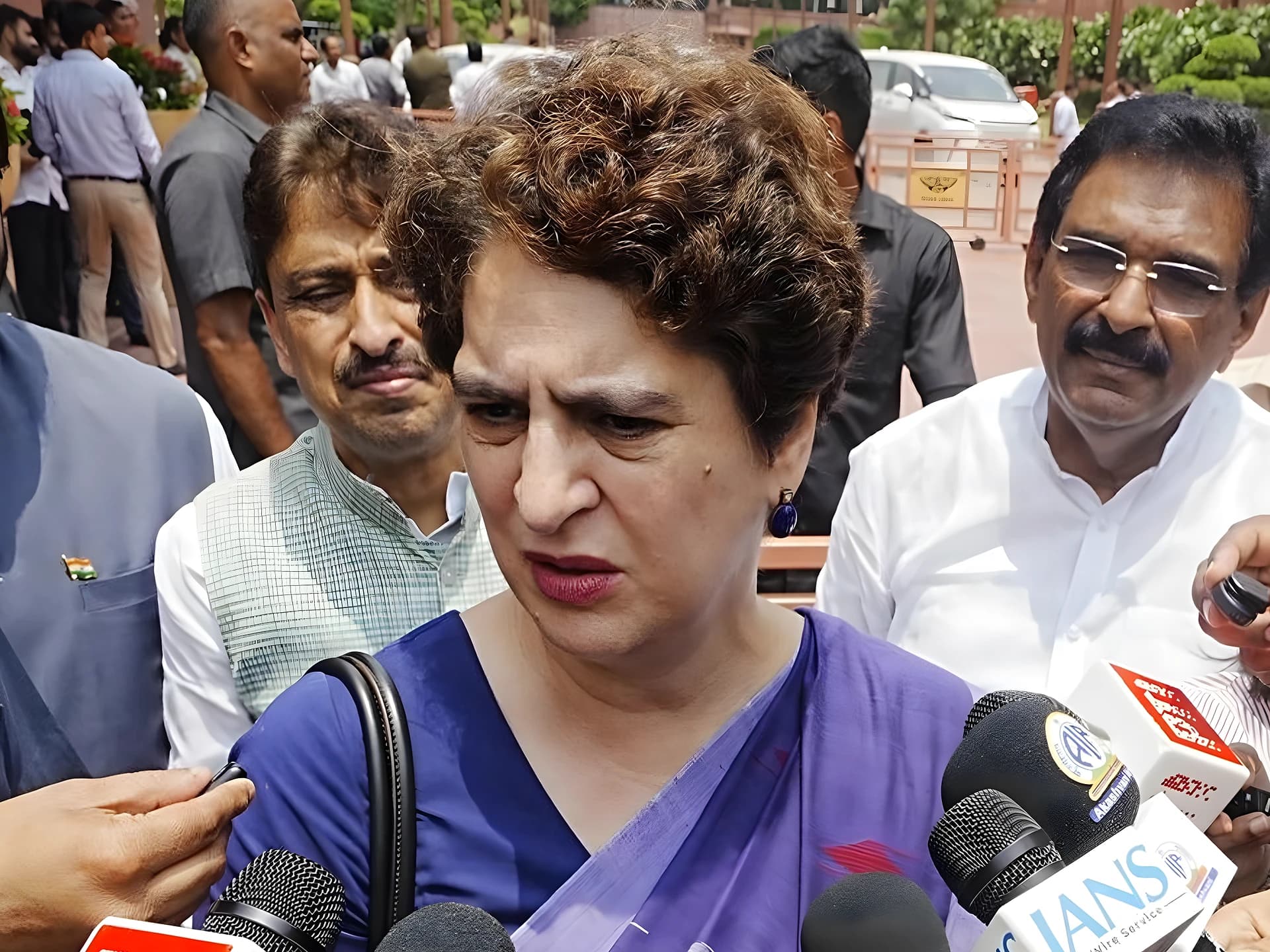 గాయపడిన విద్యార్థినిపై ప్రియాంక గాంధీ లోక్‌సభలో ప్రస్తావన