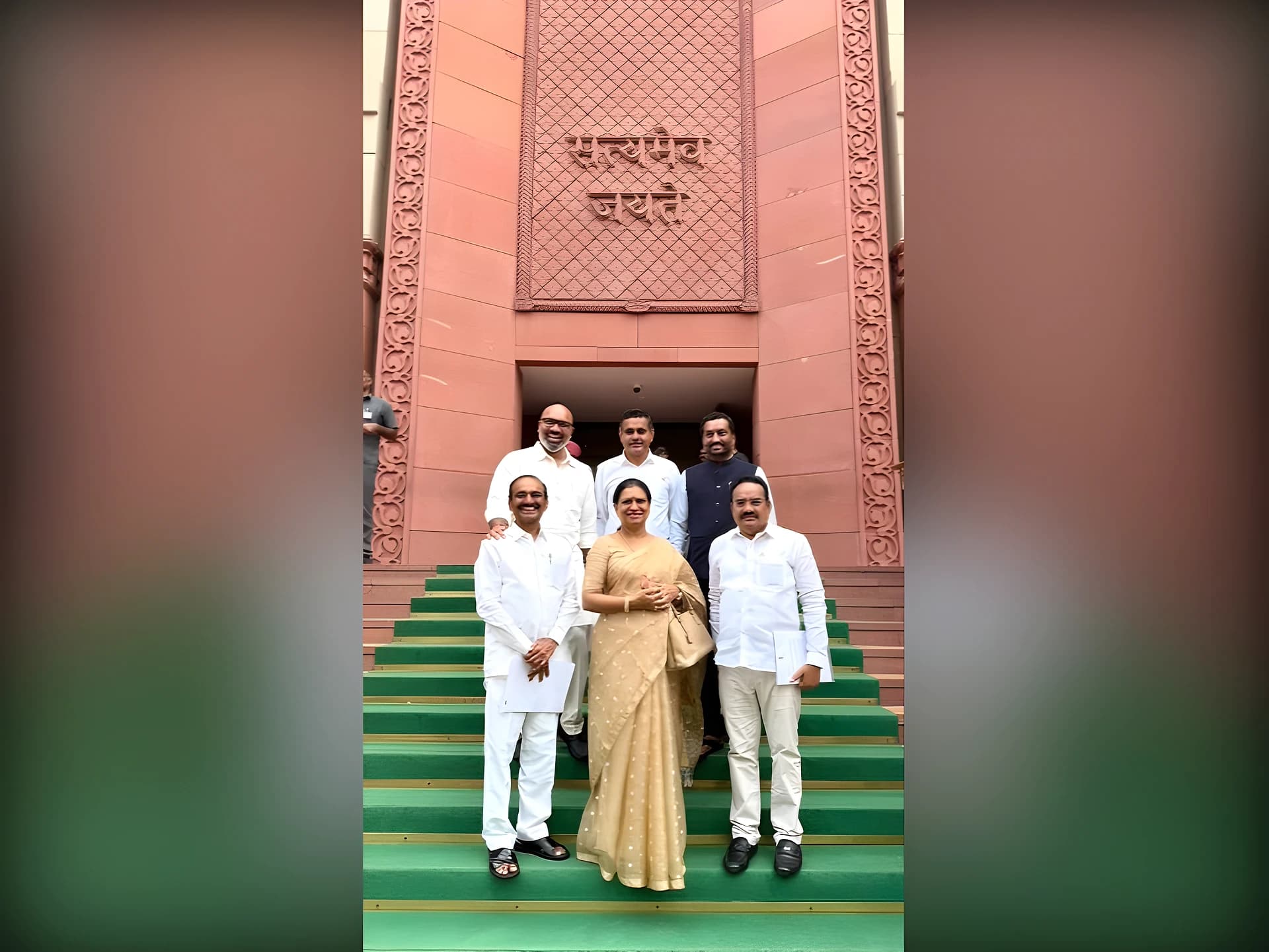 ఆరుగురు MPలు.. ఒకే ఫ్రేమ్!